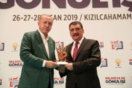 Cumhurbaşkanı Erdoğan’dan Başkan Gürkan’a başarı plaketi