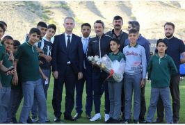 Öğrencilerden Yeni Malatyaspor’a moral ziyareti